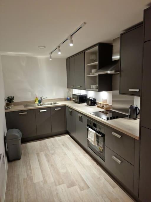 Modern-New Build Apartment In เบอร์มิงแฮม ภายนอก รูปภาพ