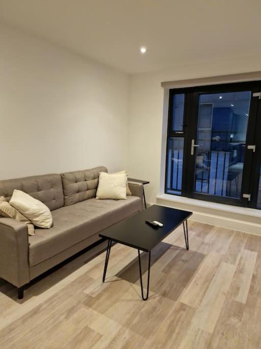 Modern-New Build Apartment In เบอร์มิงแฮม ภายนอก รูปภาพ