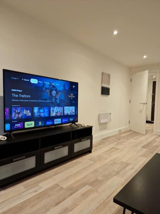 Modern-New Build Apartment In เบอร์มิงแฮม ภายนอก รูปภาพ