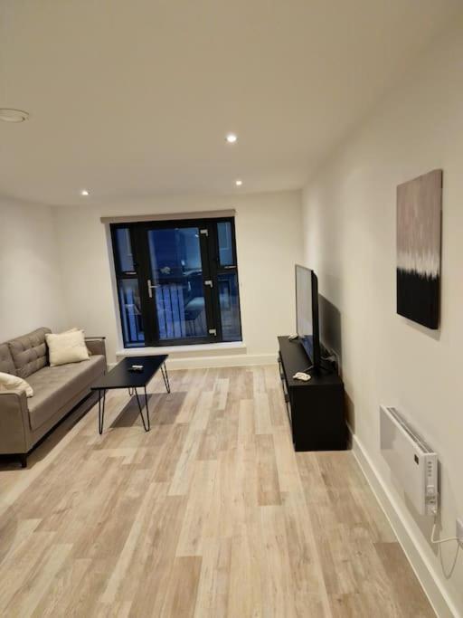 Modern-New Build Apartment In เบอร์มิงแฮม ภายนอก รูปภาพ